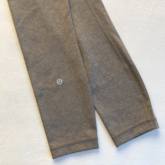 NWT Lululemon Wunder Train HR Crop 23” - Picture 9 of 12